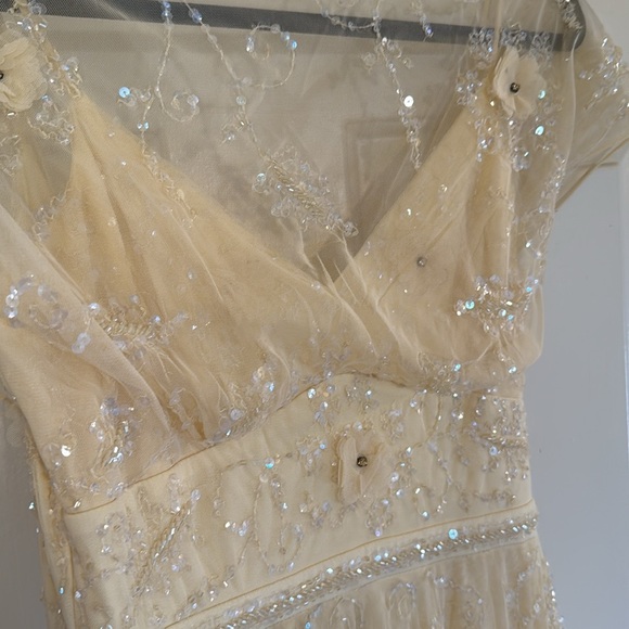 MAC DUGGAL
Embellished Illusion Cap Sleeve Gown - Picture 5 of 16